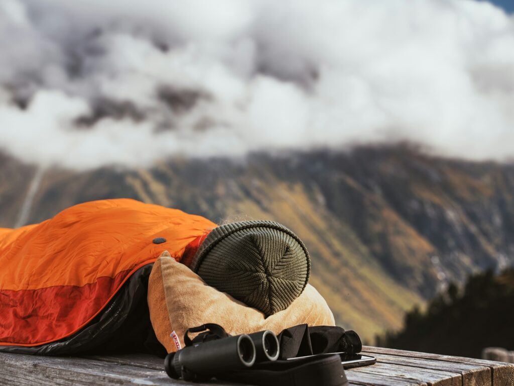 how-to-store-sleeping-bags-and-camping-sleeping-pad-during-winter3