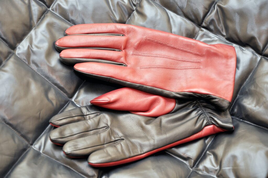 how-to-waterproof-gloves-and-mittens2